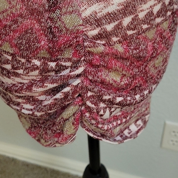 3/$30 Almost FAMOUS Southwestern Aztec Ikat Ruched Oxblood Blouse - Picture 3 of 9
